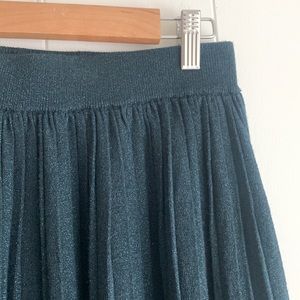 Green shimmery pleated knit skirt
